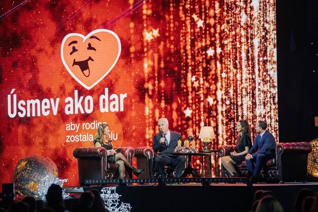 Zľava_Katka Brychtová, Jozef Mikloško, Milka Chovancová-Bezáková a Štefan Adamjak