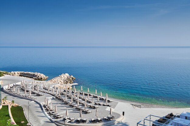K hotelu v Savudriji patrí aj súkromná pláž (zdroj: Kempinski Hotel Adriatic)