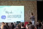 Program digiPEERS podporuje u mladých kritické myslenie a odolnosť.