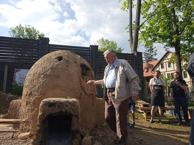 Projekt Zachovanie tradičného remesla Zadymovanej keramiky realizuje OZ Kreatívec