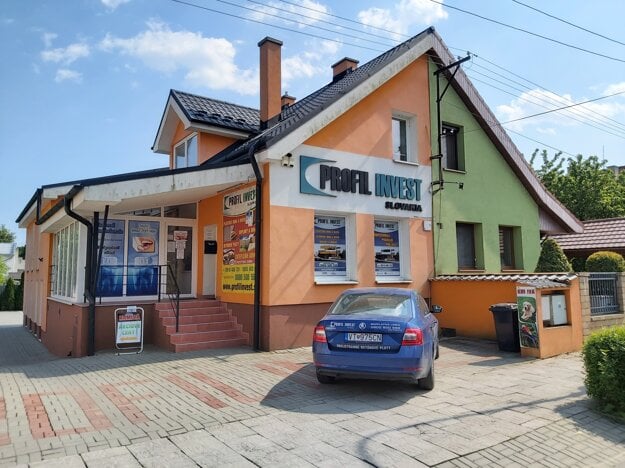 Prvá pobočka plastových okien na Staničnej ulici vo Vranove nad Topľou. Tu sa to všetko začalo.