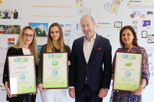 Zľava:Monika Baričočová, dm; Simona Rigáňová, dm;  András Wiszkidenszký, GREEN BRAND a Elena Černáčková, dm.
