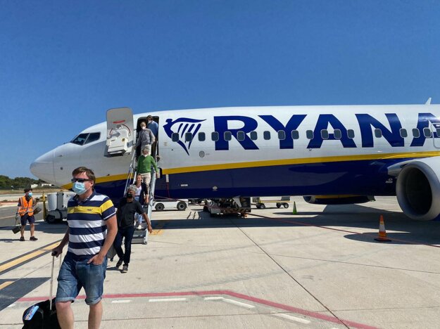 Ak ste sa rozhodli toto leto vycestovať, je treba zvážiť všetky faktory, ktoré pomôžu užiť si dovolenku bez stresu. Medzi ne patrí aj cestovné poistenie, ktoré naberá v čase koronavírusu ešte väčší význam.
