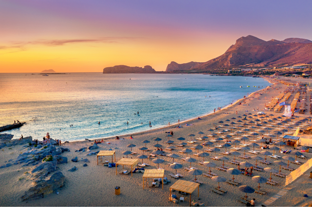 Pláž Falasarna, jedna z najkrajších a najznámejších na Kréte. Zdroj: Shutterstock.com