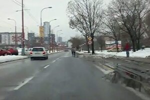 Sledovačka: Chodci na ceste